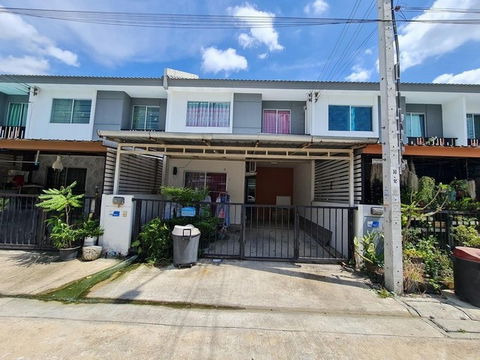 FOR SALE TOWNHOUSE PROPERTY 1800000 BAHT.