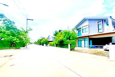 Houses for rent Muang Pathum Thani Pathumthani : WatPhraiFa Sch 1.8km. 2-storey detached house for rent Sansiri 52 sq.wa. 210 sq.m. Phuang Sawang Mar