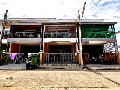 Townhouses for sale Thonburi Vocational College : FOR SALE  TOWNHOUSE PROPERTY  3850000 BAHT.