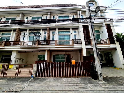 Townhouses for sale Mahamakut Buddhist University : FOR SALE  TOWNHOUSE PROPERTY  4960000 BAHT.