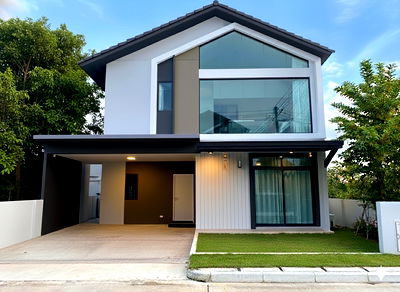 บ้านเดี่ยว กรุงเทพมหานคร : บ้านใหม่มือหนึ่ง ที่ดิน 100 ตารางวา  ใกล้สนามบิน มหาวิทยาลัย โรงพยาบาล  รถไฟฟ้า ถนนตัดใหม่ จุดขึ้นลงทางด่วน  โรงเรียนนานาชาติ {เจ้าของ}  ใกล้ถนนใหญ่