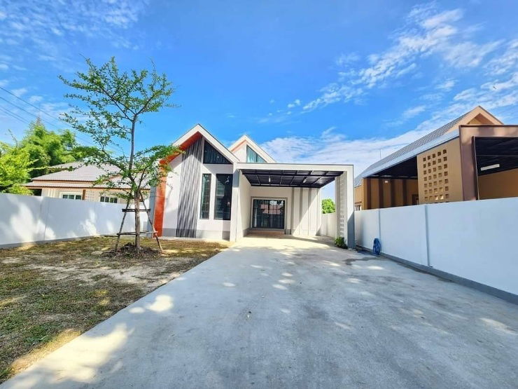 รูป ปล่อยเช่าบ้านใหม่หลังใหญ่ที่ดินกว้างโซนสารภี - หลังเทศบาลขัวมุง ทำเลเยี่ยมบรรยากาศเงียบสงบ ไม่วุ่นวาย ใกล้ถนนใหญ่ หน้าปากซอยมี7-11,ร้านขายของชำ - รูปที่ 2/20