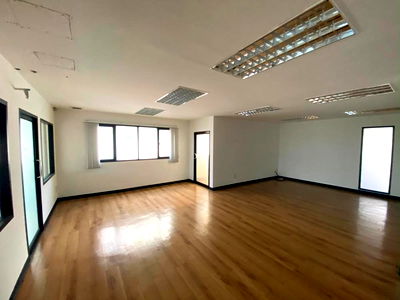 Office for rent Maharaj Nakorn Industrial Estate : WS5499 🔴 Commercial space for rent on Rama 2 Road (opposite Lotus Rama 2), suitable for an office / beauty clinic, only 70,000 baht/month.