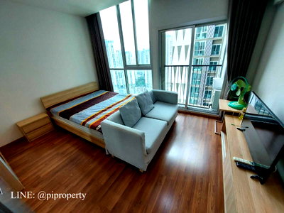 Condos for rent : Fully furnished 1Bed unit for rent in Noble Revolve Ratchada 2. Ready to move in. MRT Thailand Cultural Centre.