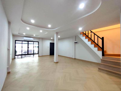 Townhouses for sale Bangna Commercial College : For Sell New Renovate Townhouse  At Sukhumvit 101