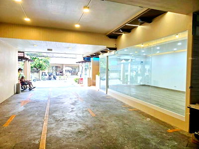 Apartment building for rent Bangna Commercial College : BTS OnNut 300m. 30sq.m. retail space for rent 29,998B-M. Soi Sukhumvit 75-85 Prime location in Sukhu