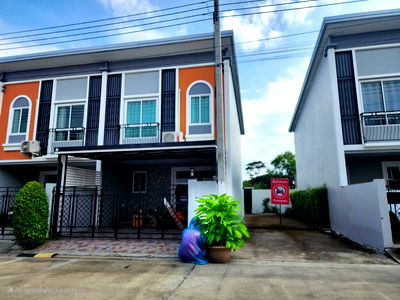Townhouses for rent Suwannaphum International Airport : Townhouse 2bedrooms Lad Krabang near Airport Nice & Clean fully furnished 