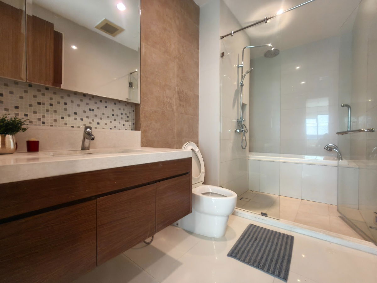 รูป 🏡✨ สัมผัสชีวิตหรูหราใจกลางสุขุมวิท 24! ให้เช่า Bright Sukhumvit 24 - 1 ห้องนอน พร้อมอยู่! ✨🏡 - รูปที่ 13/19