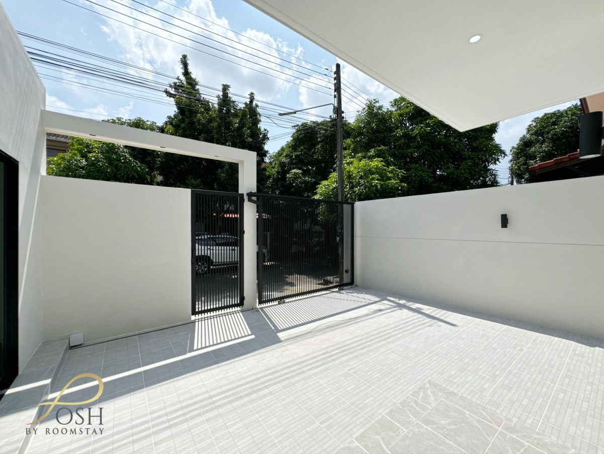 picture Dusitburi Village Located in the Rassada – Samkong area, behind PKRU A high-quality fully renovated semi-detached two-storey house in modern style - 13/43