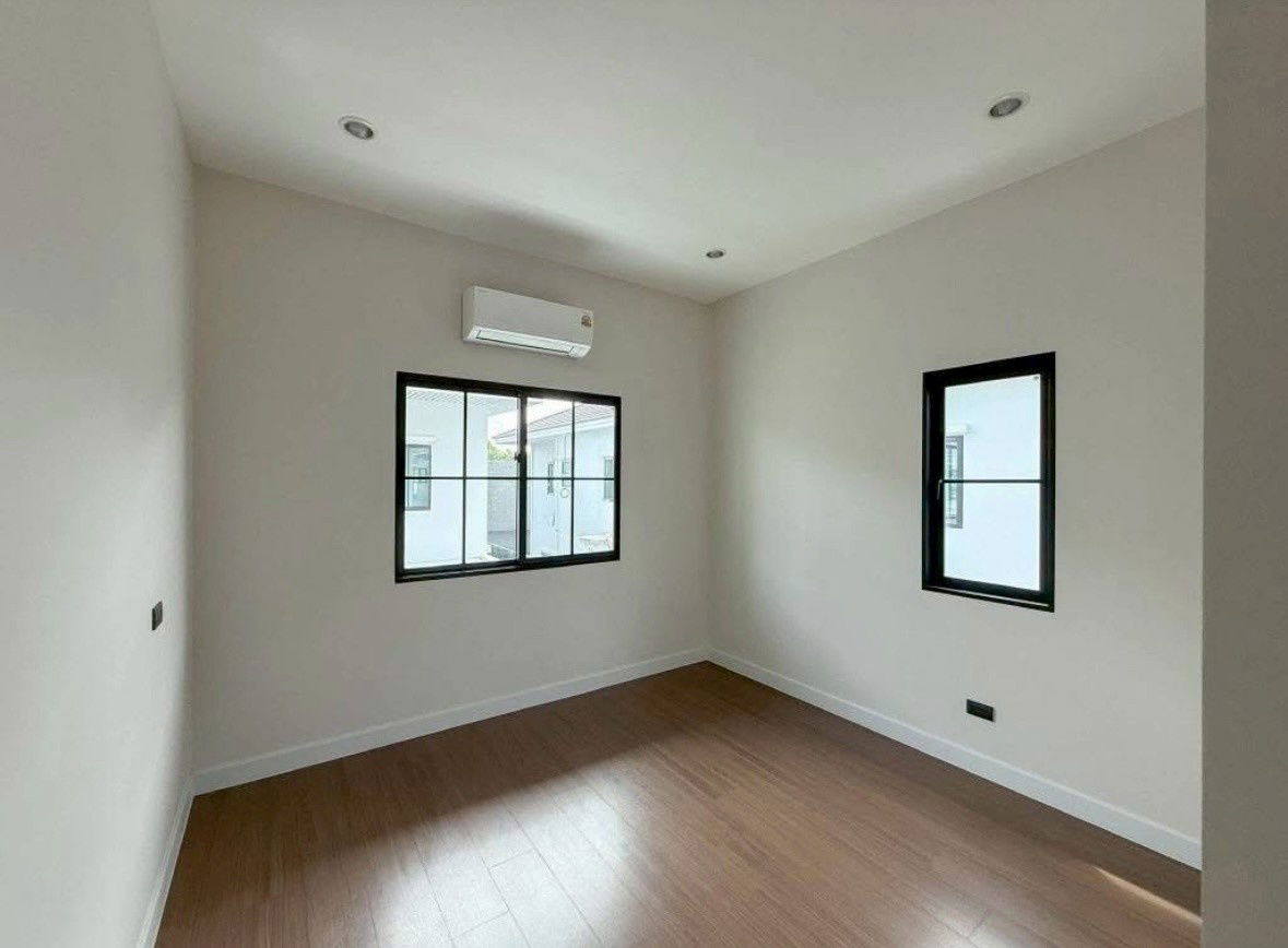 รูป บ้านใหม่มือหนึ่ง ที่ดิน 100 ตารางวา ใกล้สนามบิน มหาวิทยาลัย โรงพยาบาล รถไฟฟ้า ถนนตัดใหม่ จุดขึ้นลงทางด่วน โรงเรียนนานาชาติ {เจ้าของ} ใกล้ถนนใหญ่ - รูปที่ 4/23