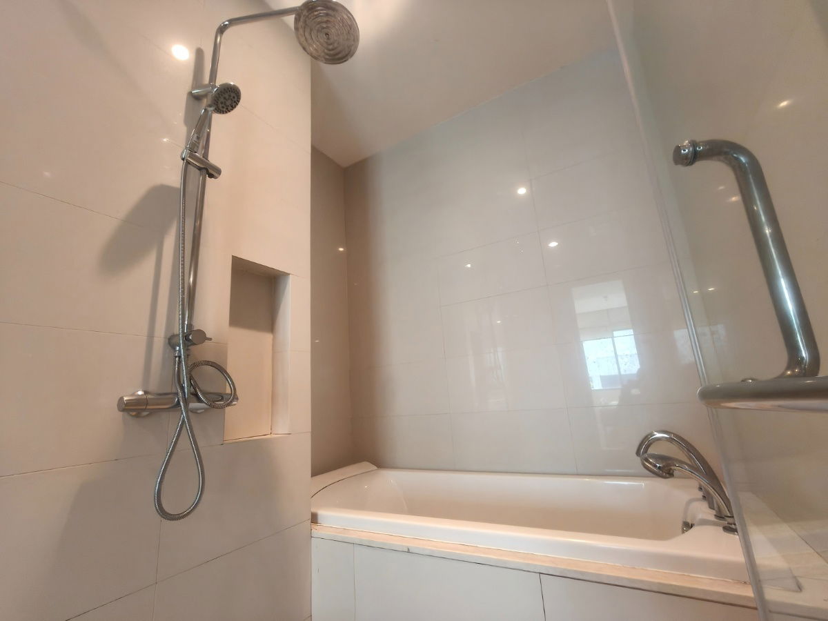 รูป 🏡✨ สัมผัสชีวิตหรูหราใจกลางสุขุมวิท 24! ให้เช่า Bright Sukhumvit 24 - 1 ห้องนอน พร้อมอยู่! ✨🏡 - รูปที่ 14/19