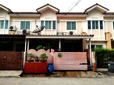 Townhouses for sale Nong Khaem : FOR SALE  TOWNHOUSE PROPERTY  2300000 BAHT.