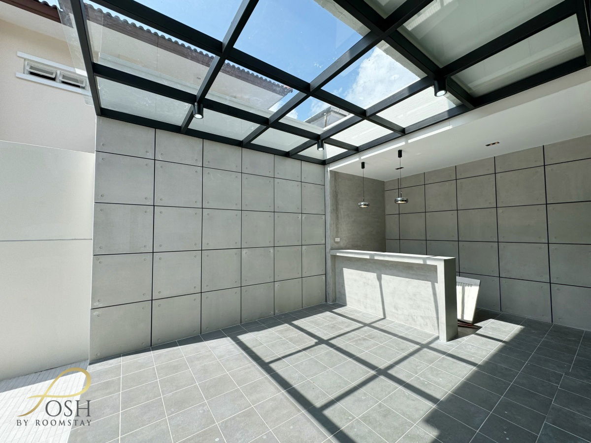 picture Dusitburi Village Located in the Rassada – Samkong area, behind PKRU A high-quality fully renovated semi-detached two-storey house in modern style - 30/43