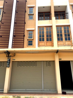 เช่าอาคารพาณิชย์ นนทบุรี : ให้เช่า อาคารพาณิชย์ 4 ชั้น มีลิฟท์  ในเมืองทองแจ้งวัฒนะอิมแพค