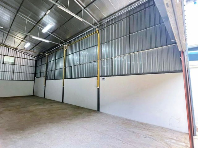 picture 6-wheel truck The Walk Ratchapruek 1.5 km. MRT Sai Ma. 4 km. Warehouse for rent in Nonthaburi. Prim - 3/8