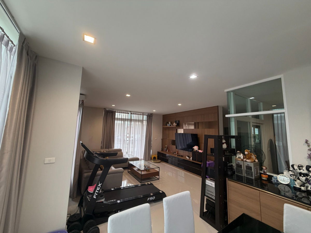picture 2 Floors Detached House Casa Legend (Kaset-Nawamin), Soi Ram Inthra 14, Bangkok – Prime Location, Move-in Ready, Near Pink Line BTS - 3/30