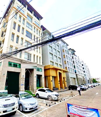 Shophouses for rent Bangkok : Lotus Central Pinklao 500m. Elevator MRT BangYiKhan. 1.1km. 7-story office building for rent with ro