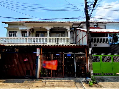 Townhouses for sale Charan Sanitwong 41 : FOR SALE  TOWNHOUSE PROPERTY  2500000 BAHT.
