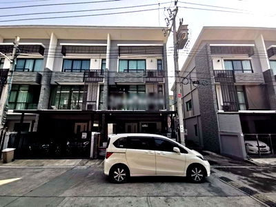 Townhouses for sale The Crystal : FOR SALE  TOWNHOUSE PROPERTY  6710000 BAHT.