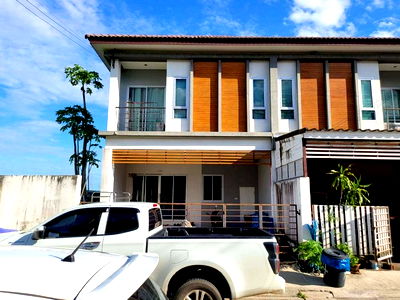 Townhouses for sale Chalong Krung Road : FOR SALE  TOWNHOUSE PROPERTY  2750000 BAHT.
