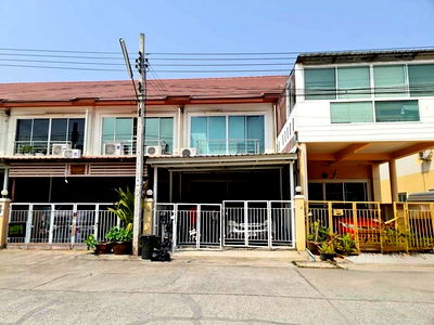 Townhouses for sale Khlong Sam Wa : FOR SALE  TOWNHOUSE PROPERTY  2900000 BAHT.