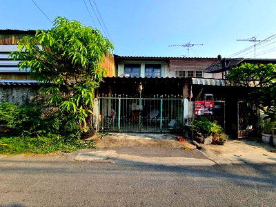 Townhouses for sale Srinakarin-Romklao Road : FOR SALE  TOWNHOUSE PROPERTY  1760000 BAHT.