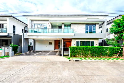 เช่าบ้านเดี่ยว เมกะ บางนา : ให้เช่า ขาย บ้านหรู มือ 1 (แต่งเสร็จ) The City บางนา ใกล้ Mega Bangna