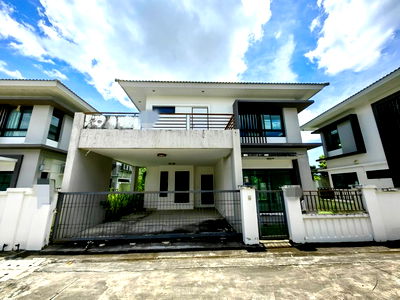 Houses for sale Pinthong Industrial Estate : FOR SALE  HOUSE PROPERTY  4602000 BAHT.