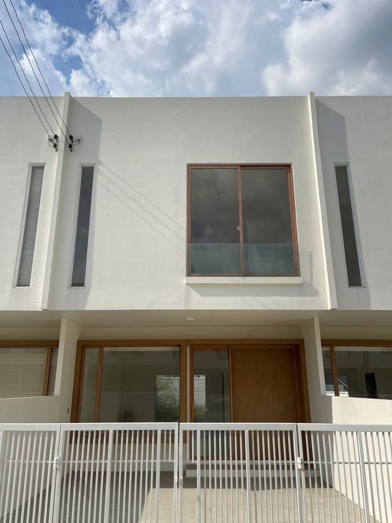 Townhouses for sale : Minimal style ! ​Nora Bangna. Area​ 30.6 Sq.wah, in-building space 116 sq.m 