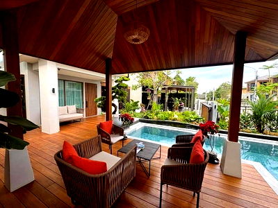 Houses for rent Wat Phraya Suren : Two-story pool villa for rent in Burasiri Watcharapol 129 sq wah (320 sq m), usable area 320 sq m, 4 bedrooms, 6 bathrooms, 6 parking spaces.