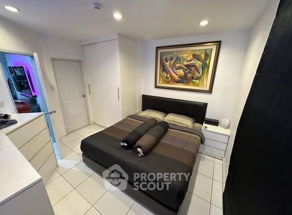 picture 1-BR Condo at The Lofts Phratumnak Condominium close to Phratamnak (ID 2418825) - 4/10