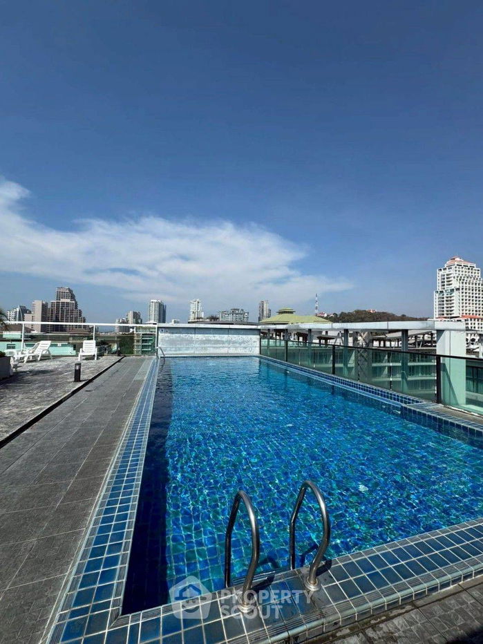 picture 1-BR Condo at Siam Oriental Plaza close to Phratamnak (ID 2167958) - 16/20