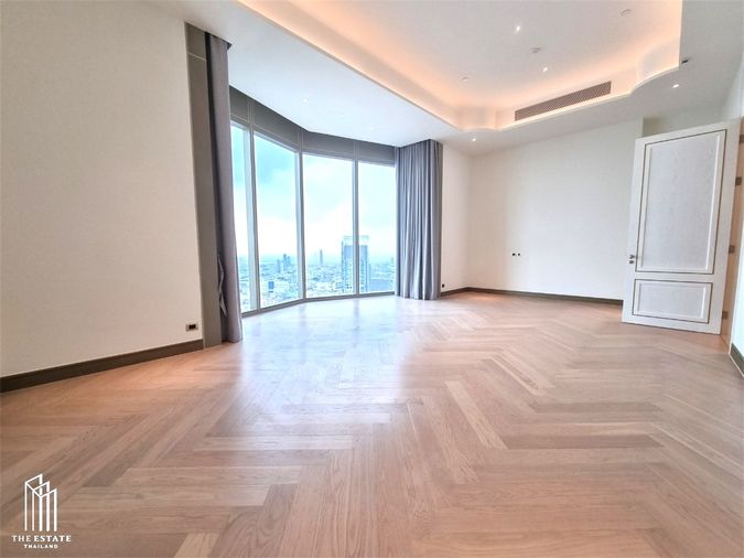 For rent The Residences at Mandarin Oriental Bangkok Corner Penthouse with the largest frontage on the floor. Special layout, only 1 unit per floor. 