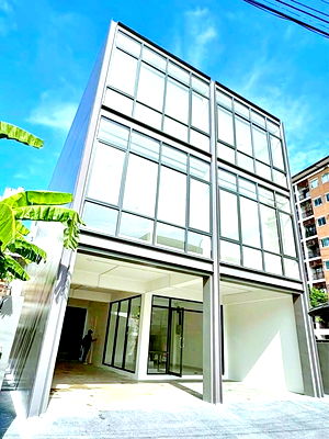 Office for rent Bangna - Trat  : Love Pets sports car park house Index Living Mall Bangna 1.4 km. For rent new 3-story office sp