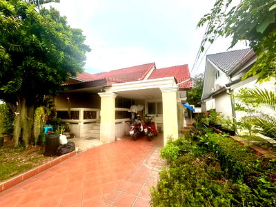 Houses for sale Bang Lamung Chonburi : House in Soi Korpai South Pattaya for Sale 3beds 3baths