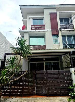 Townhouses for sale Bangkok : LTH13553 – Townhome for Sale | Thanapat Haus Sathorn-Narathiwas | 300 sqm | 3 Beds 3 Baths | 11.5 MB