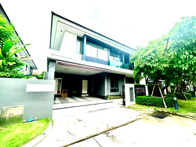Houses for rent : Setthasiri Krungthepkreeta for rent 4Bedroom 140,000 Baht | Contact 085-546-9559