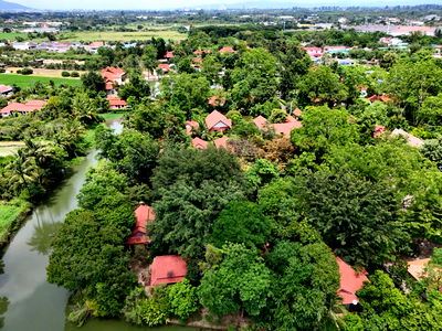 Houses for sale Chiang Mai : For sale: Tropical Resort-style house with 5 traditional Thai homes featuring a central courtyard surrounded by water—flood-free!