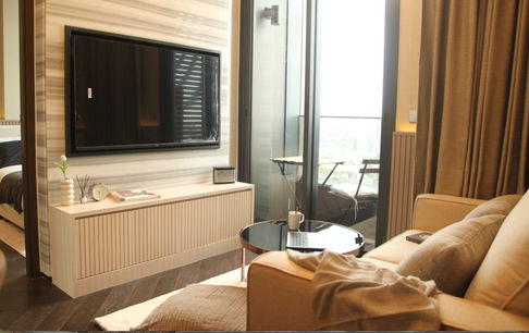 Esse Sukhumvit36. 1bed 39sqm. Line id: @pfagent