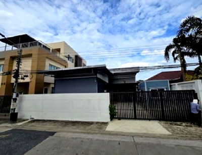 เช่าโรงงาน เขตดอนเมือง : ให้เช่าโกดังพร้อมสำนักงาน ย่านดอนเมือง ซอยเทิดราชัน พื้นที่โกดัง 230 ตาราเมตร / ใกล้ สนามบินดอนเมือง 5 นาที / ถนนซอยกว้าง / รถใหญ่เข้าออกได้