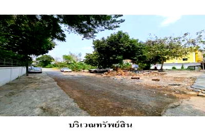 Land for sale Rattanathibet Road : Land for sale in Tiwanon, next to Rewadee Road, area 4 rai 44 sq m, wide road
