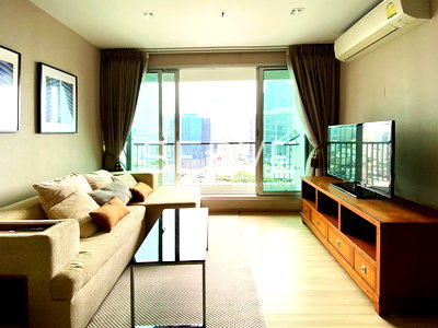 ขายคอนโด : 1 นอน มีอ่าง ห้องกว้าง 50.3 ตร.ม. ชั้นสูง บนทำเลดีๆ คอนโดใกล้ BTS สะพานตากสิน 340 ม. ที่ Rhythm Sathorn / ขายคอนโด