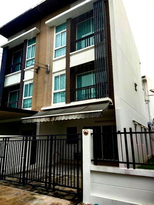 Townhouses for rent Nak Niwat Road : For rent, for lease, townhouse, Baan Klang Muang, Chok Chai 4, cheap price, interested, Line: @951qfbfi