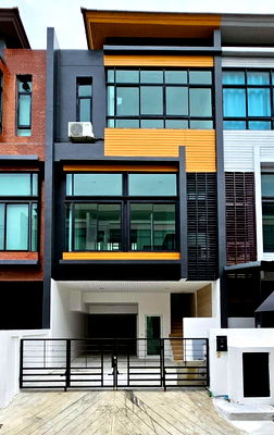 Townhouses for sale Ramkhamhaeng Road : For sale, buy a 3.5-storey townhouse, Town in Town location, The Habitat Sriwara project (Lat Phrao 94), cheap price. Interested? Line: @951qfbfi