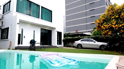 Houses for rent Bangna - Trat  : Single house for rent in Udomsuk, Sukhumvit, with private pool. Near BTS Udomsuk, 400 sq m, 6 bedrooms, 3 bathrooms.