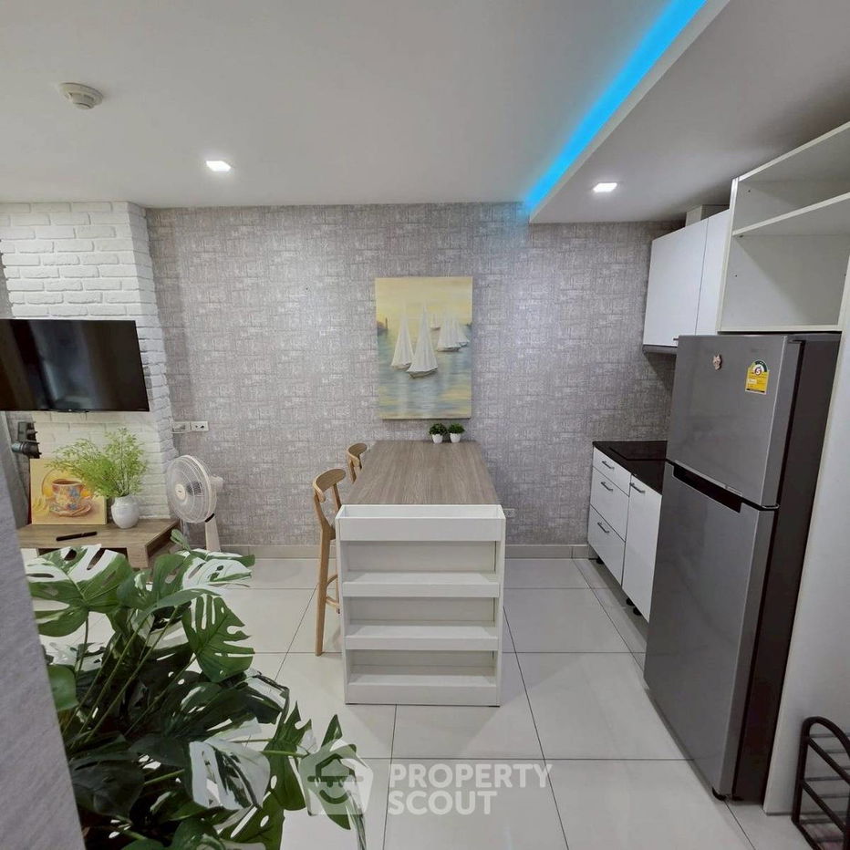 picture 1-BR Condo at Siam Oriental Plaza close to Phratamnak (ID 2167958) - 6/20