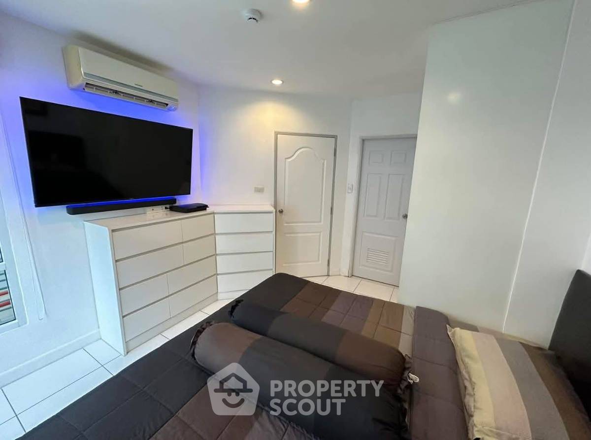 picture 1-BR Condo at The Lofts Phratumnak Condominium close to Phratamnak (ID 2418825) - 5/10