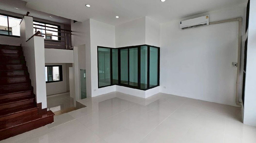 รูป ขาย ซื้อ ทาวน์โฮม 3.5 ชั้น ทำเลทาวน์อินทาวน์ โครงการเดอะ ฮาบิแทท ศรีวรา (ลาดพร้าว 94) ราคาถูก สนใจ Line: @951qfbfi - รูปที่ 8/13