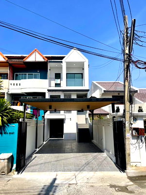 ทาวน์โฮม เมืองนนทบุรี นนทบุรี : ขายทาวน์โฮม 3 ชั้น เล่นระดับ 4 ห้องนอน 3 ห้องน้ำ 3.89 ล้าน **ฟรีโอน 