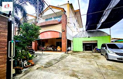 โรงงาน สถานีขนส่งชุมพร  : ขาย โกดัง พร้อมตึก 3 ชั้นครึ่ง พื้นที่ใช้สอยเยอะ หมู่บ้านเศรษฐกิจ บางแค 920 ตรม 2 งาน 17 ตรว
